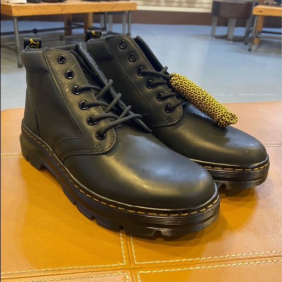 dr martens bonny wyoming 6 eye boots in black leather